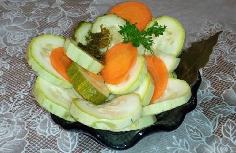 Маринованные кабачки рецепт с фото как приготовить с огурцами и морковью-7
